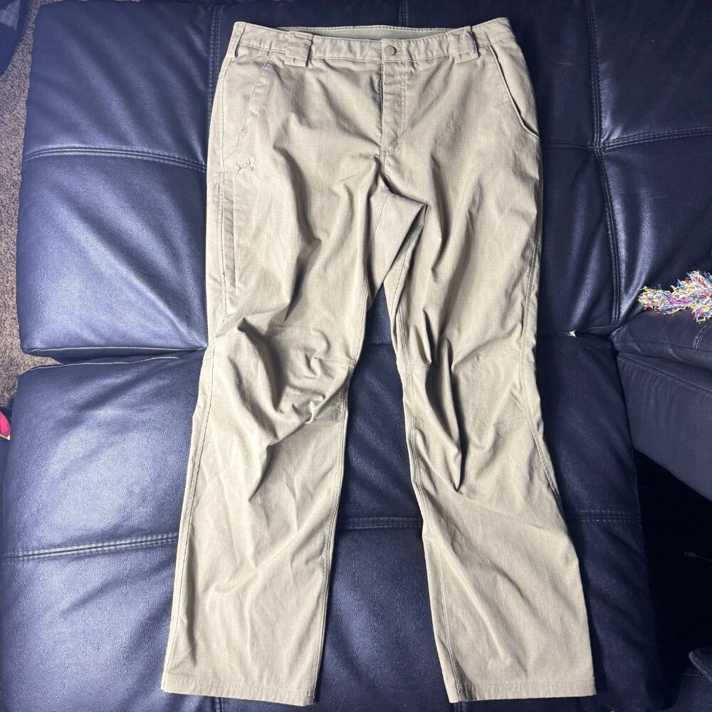 Under Armour Men's Golf Khaki Pants Beige Flat Front Performance Everyday 38/32